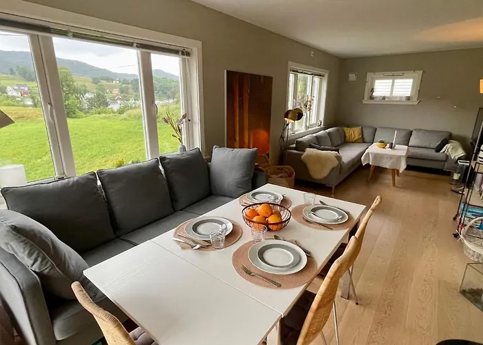 6 Person In Bjoa-by Traum