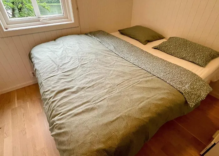 6 Person In Bjoa-by Traum Utbjoa